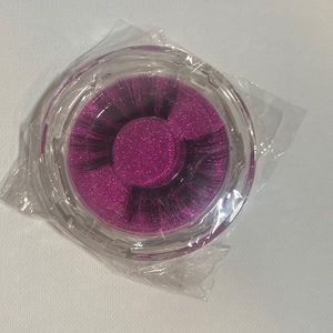 One Pair Volumized False Lashes